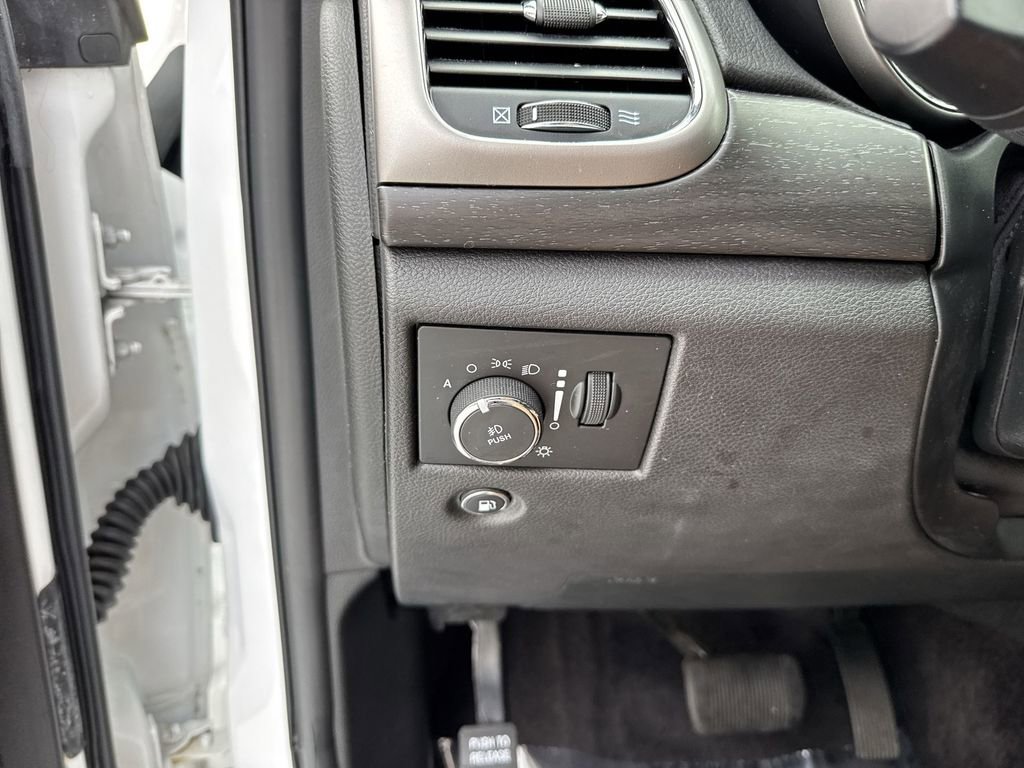 Used 2018 Jeep Grand Cherokee Altitude RWD image 54