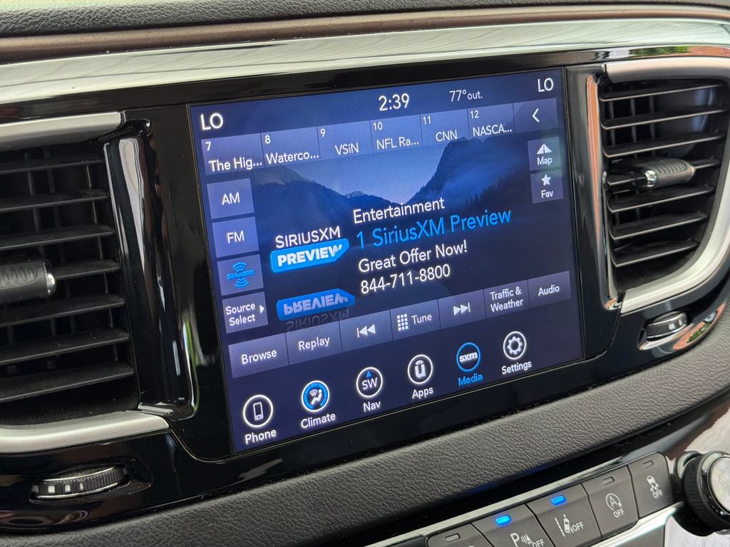 Used 2019 Chrysler Pacifica Touring Plus w/ Advanced Safetytec Group FWD image 9