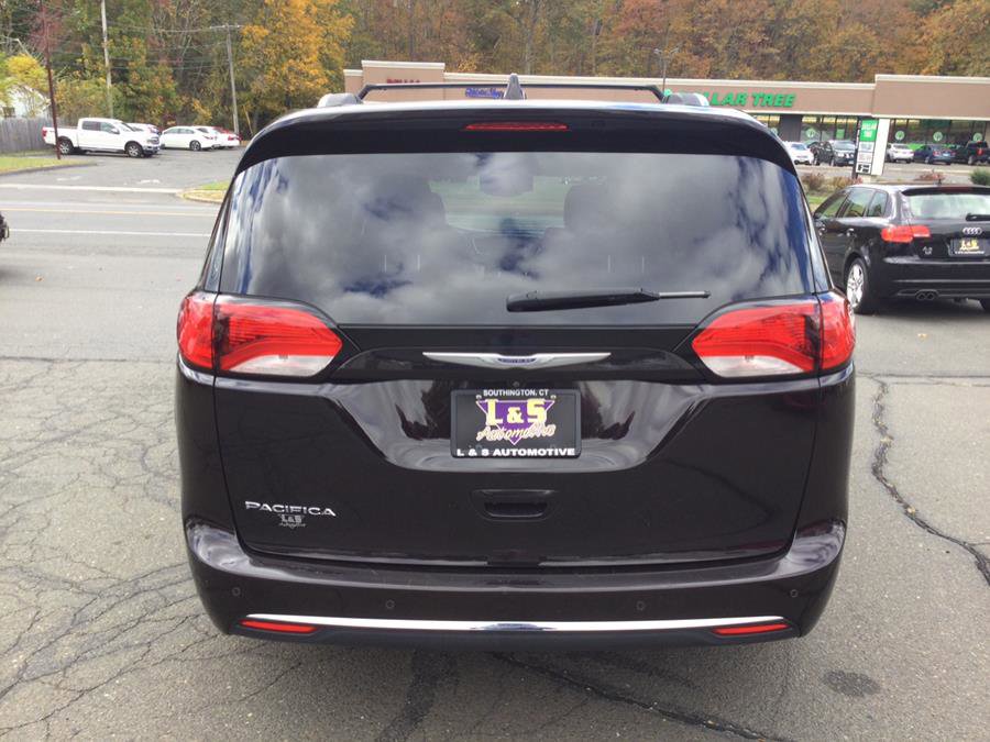 Used 2019 Chrysler Pacifica Touring-L image 6