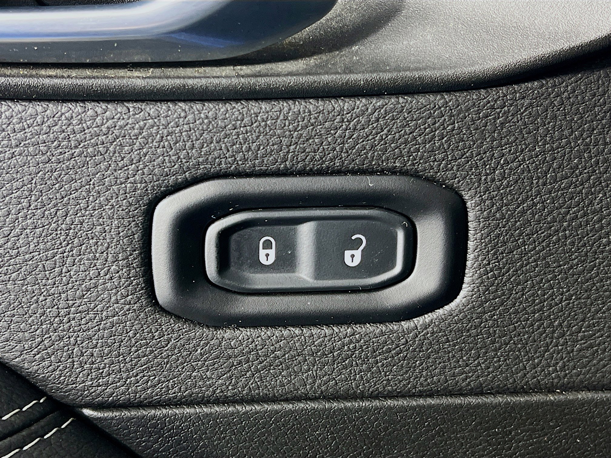 Used 2023 Jeep Wrangler Sahara w/ Cold Weather Group image 21