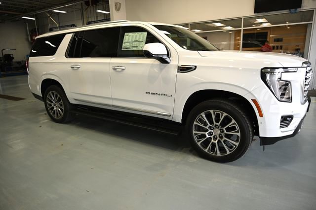 New 2026 GMC Yukon XL Denali w/ Denali Reserve Package image 8