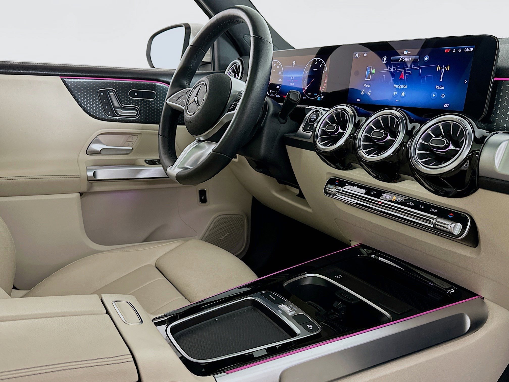 Used 2024 Mercedes-Benz GLB 250 4MATIC w/ Driver Assistance Package image 31