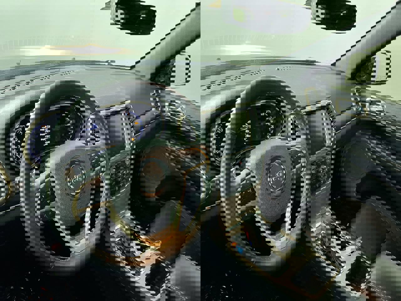 Used 2017 Jeep Grand Cherokee Limited image 28