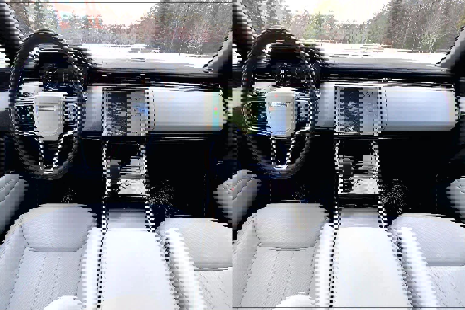 Used 2025 Land Rover Range Rover Sport SE image 14