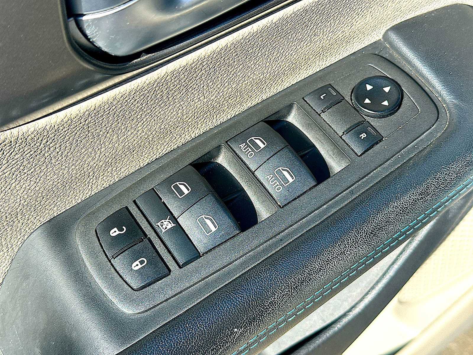 Used 2021 Chrysler Pacifica Touring-L image 15