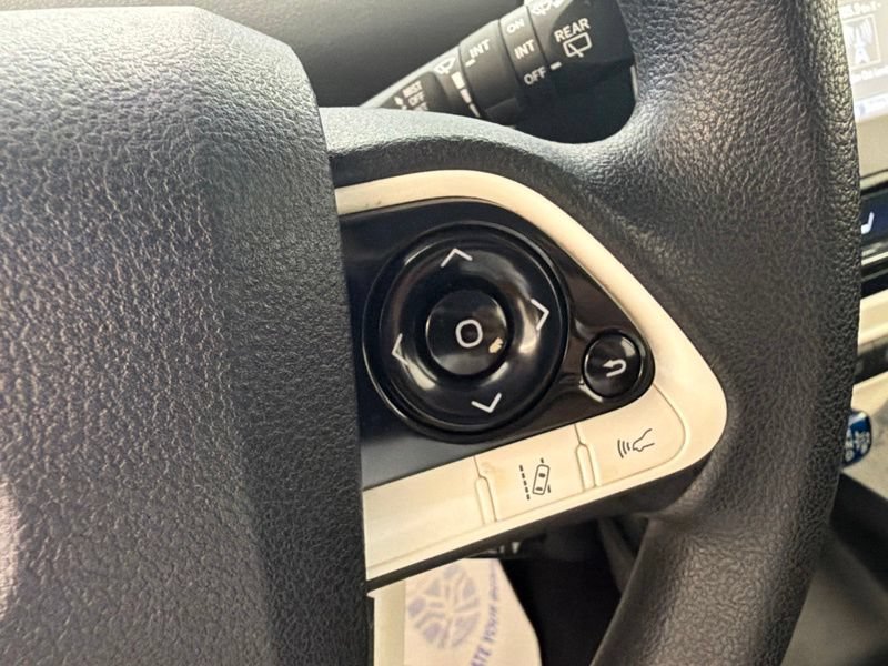 Used 2017 Toyota Prius Two w/ Prius Two Safety Plus Package FWD image 20