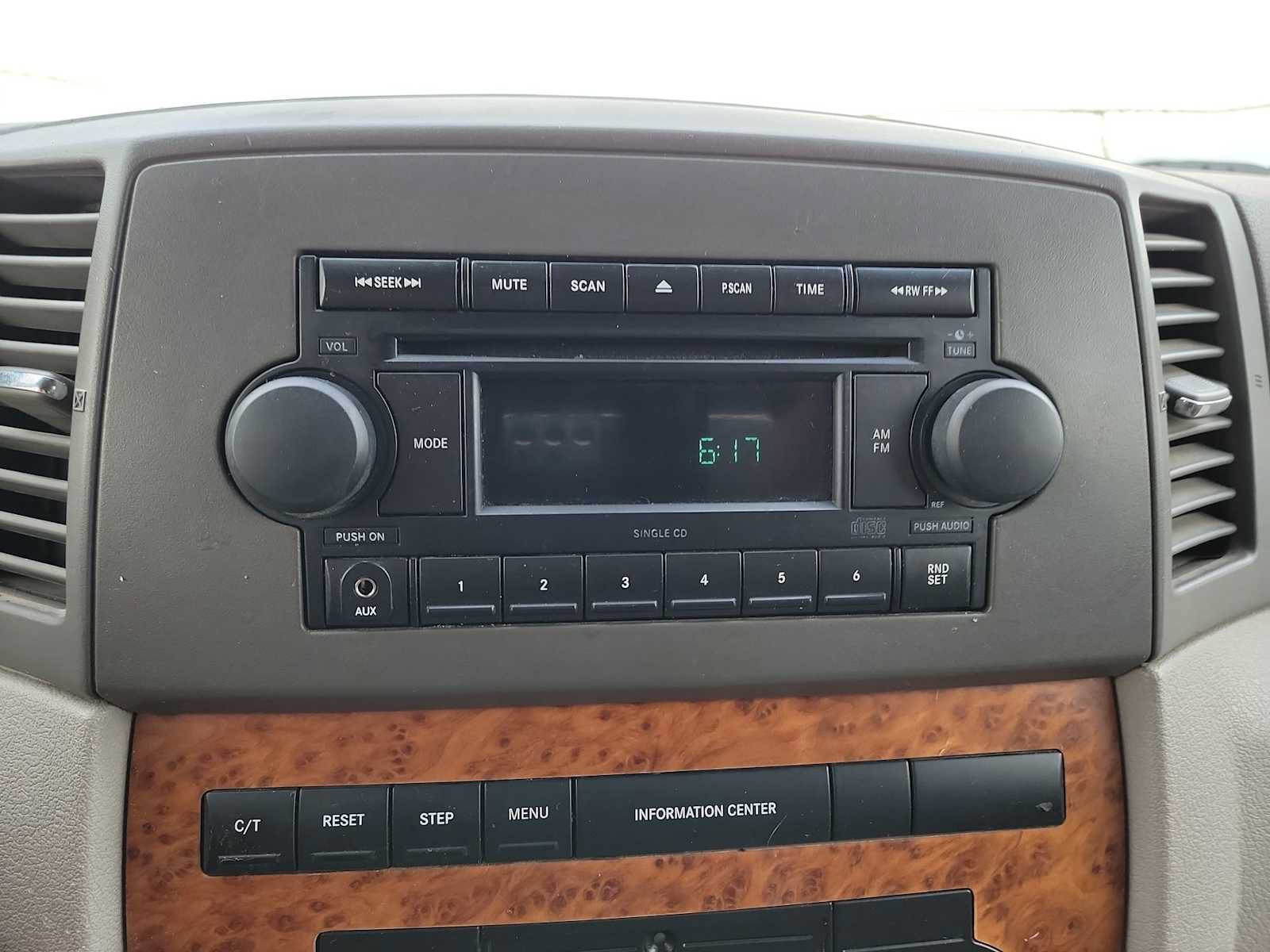 Used 2007 Jeep Grand Cherokee Overland AWD/4WD image 16