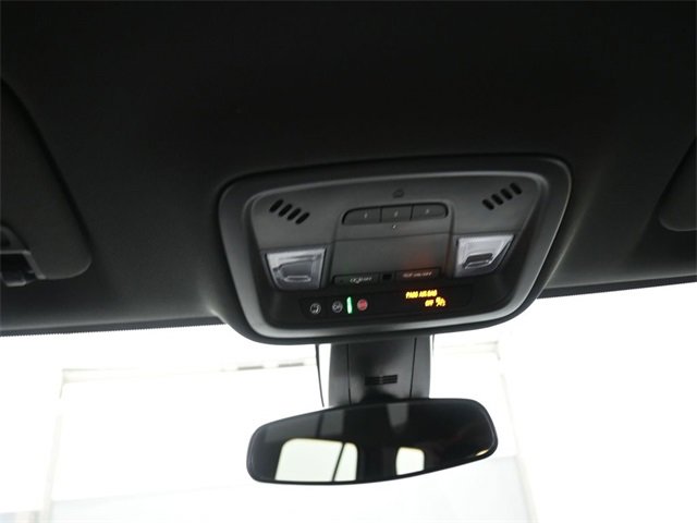 Used 2023 Chevrolet Traverse LT image 12