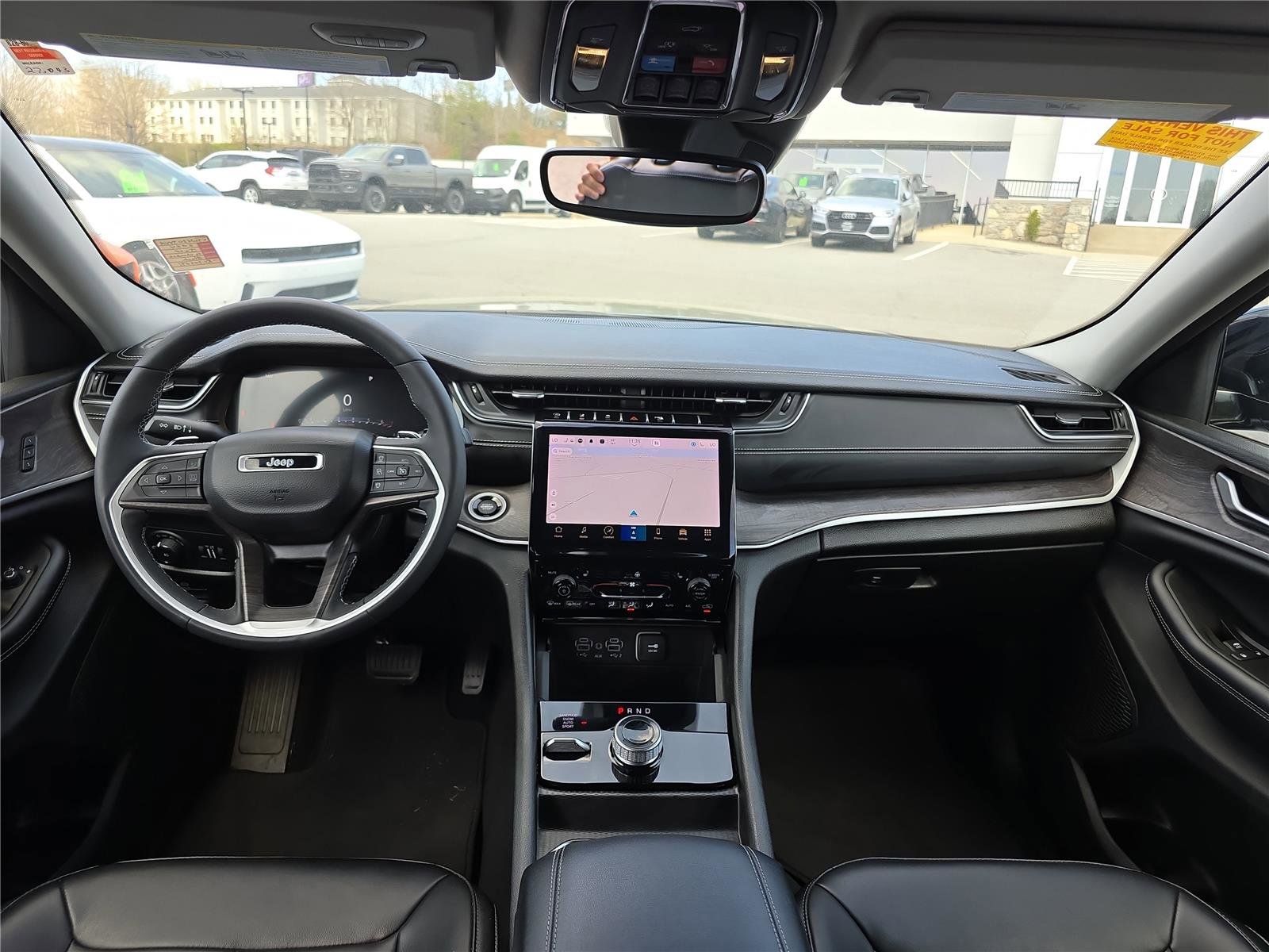 Used 2024 Jeep Grand Cherokee Limited w/ Black Appearance Package image 18