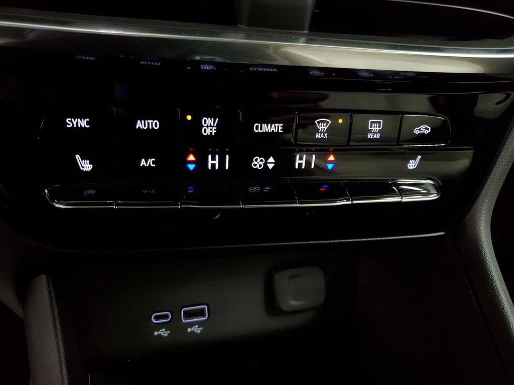 Used 2024 Buick Encore GX Avenir w/ Avenir Convenience Package image 18