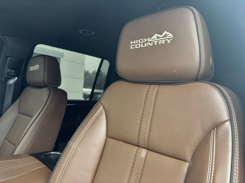 Used 2025 Chevrolet Suburban High Country image 12