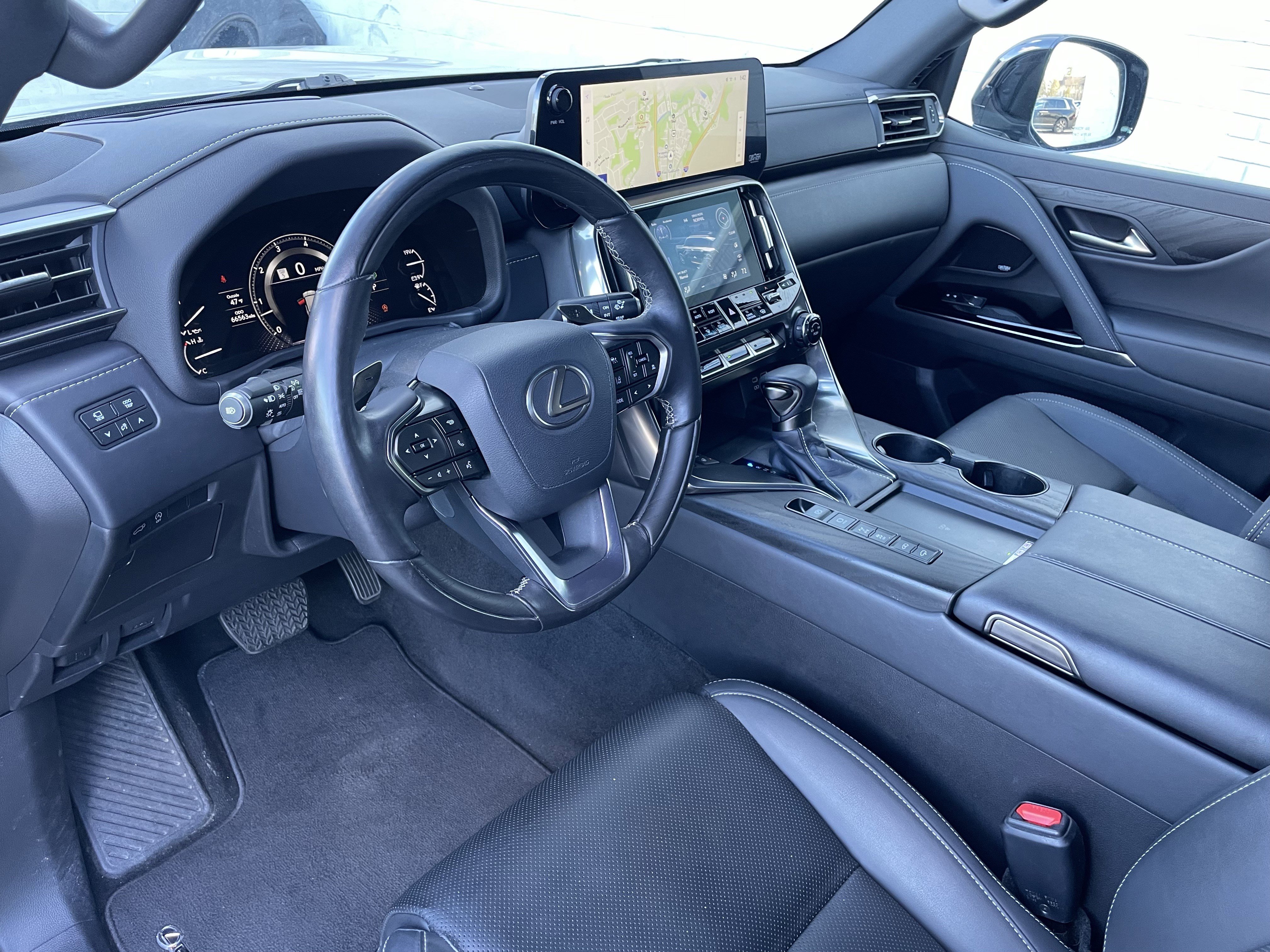 Used 2024 Lexus LX 600 4WD w/ Luxury Package image 13