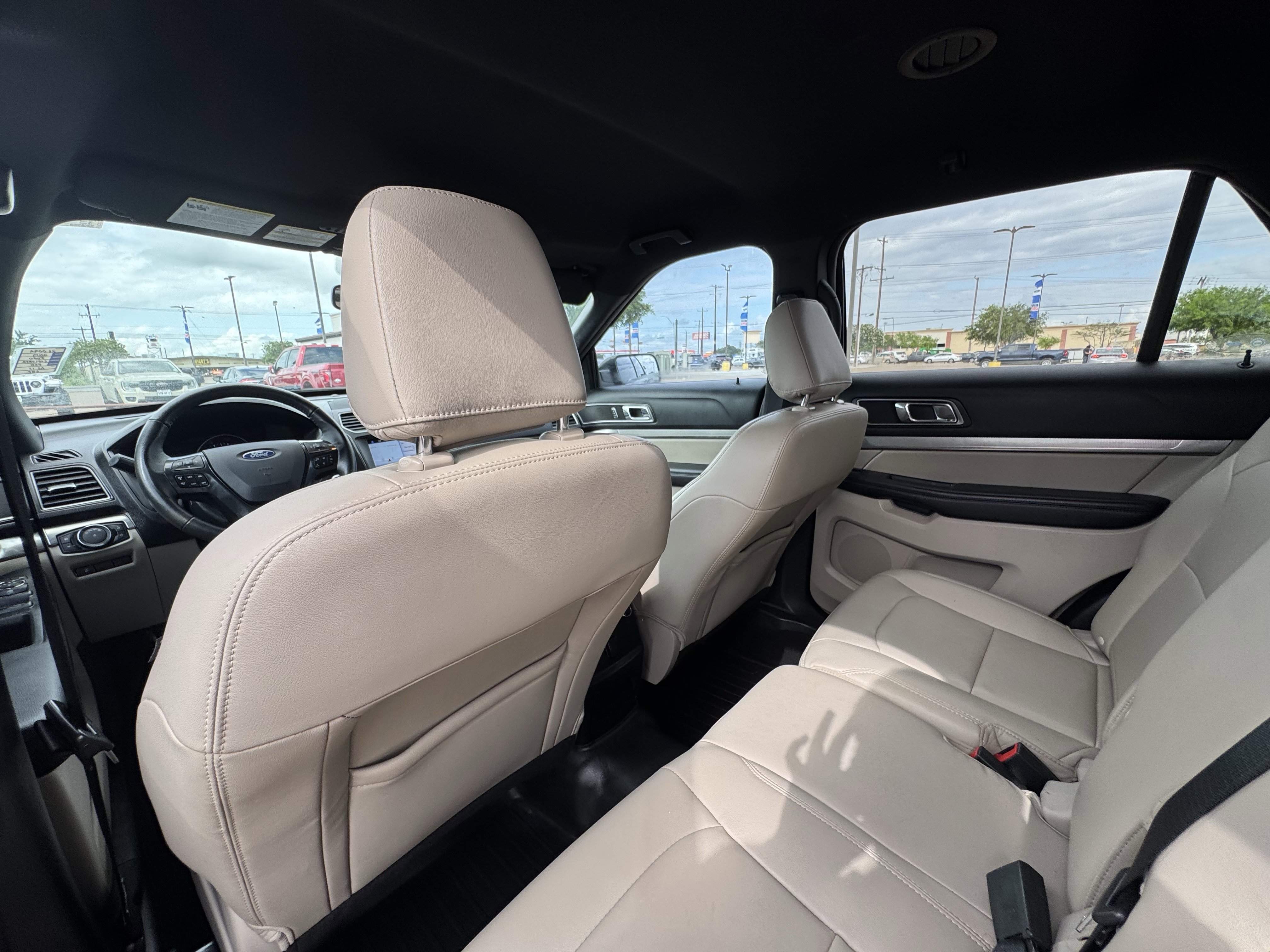 Used 2019 Ford Explorer XLT w/ Equipment Group 202A FWD image 17