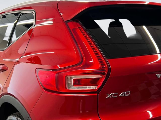 Used 2020 Volvo XC40 T4 Momentum image 10