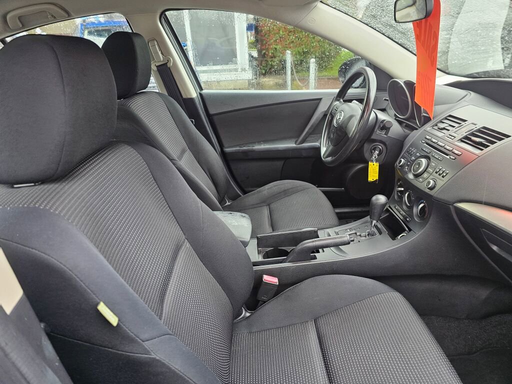 Used 2013 MAZDA MAZDA3 i SV w/ Convenience Pkg image 11