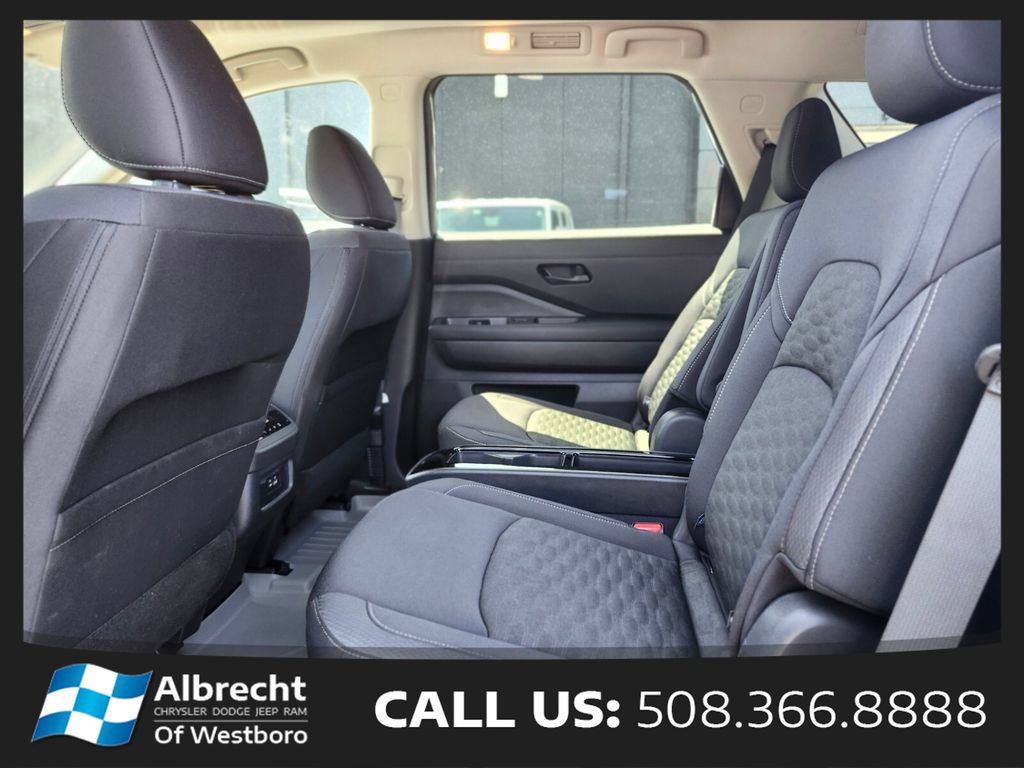 Used 2024 Nissan Pathfinder SV w/ SV Premium Package AWD/4WD image 16
