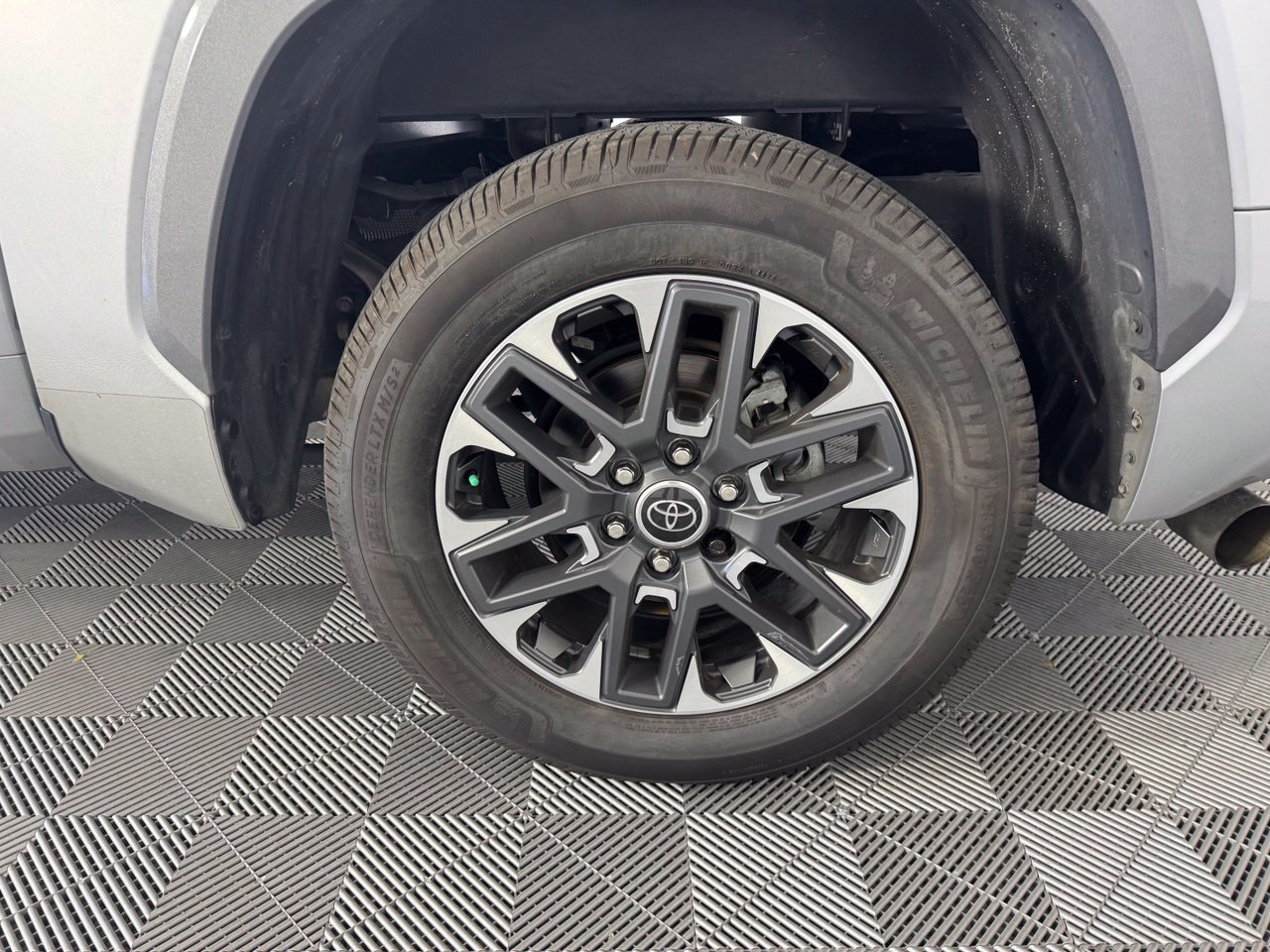 Used 2023 Toyota Tundra Limited w/ Power Package AWD/4WD image 13