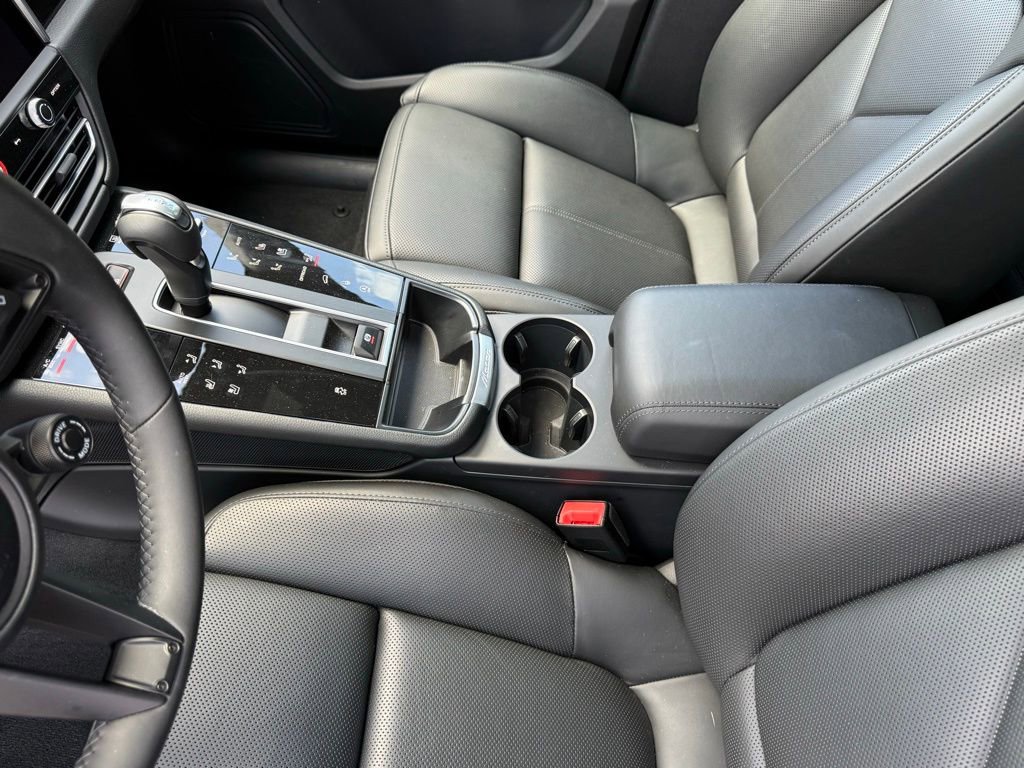 Certified 2026 Porsche Macan image 17