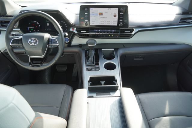 Used 2023 Toyota Sienna XSE FWD image 12