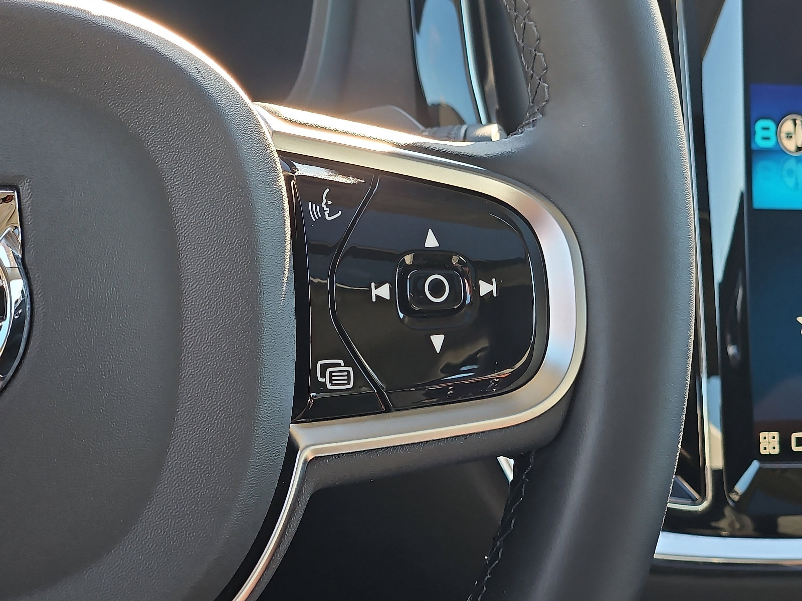 Certified 2025 Volvo S60 B5 Plus image 22