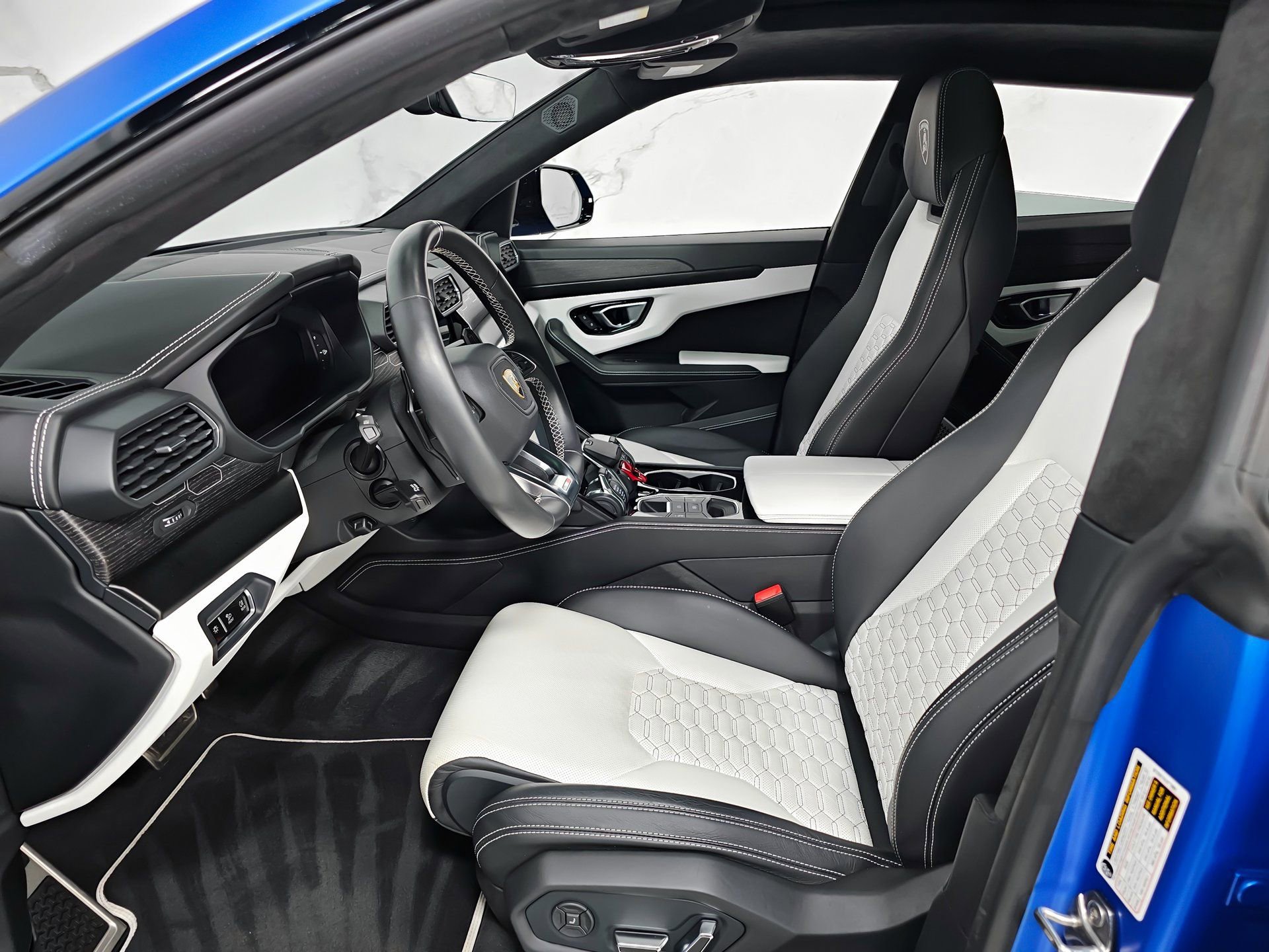 Used 2021 Lamborghini Urus image 21