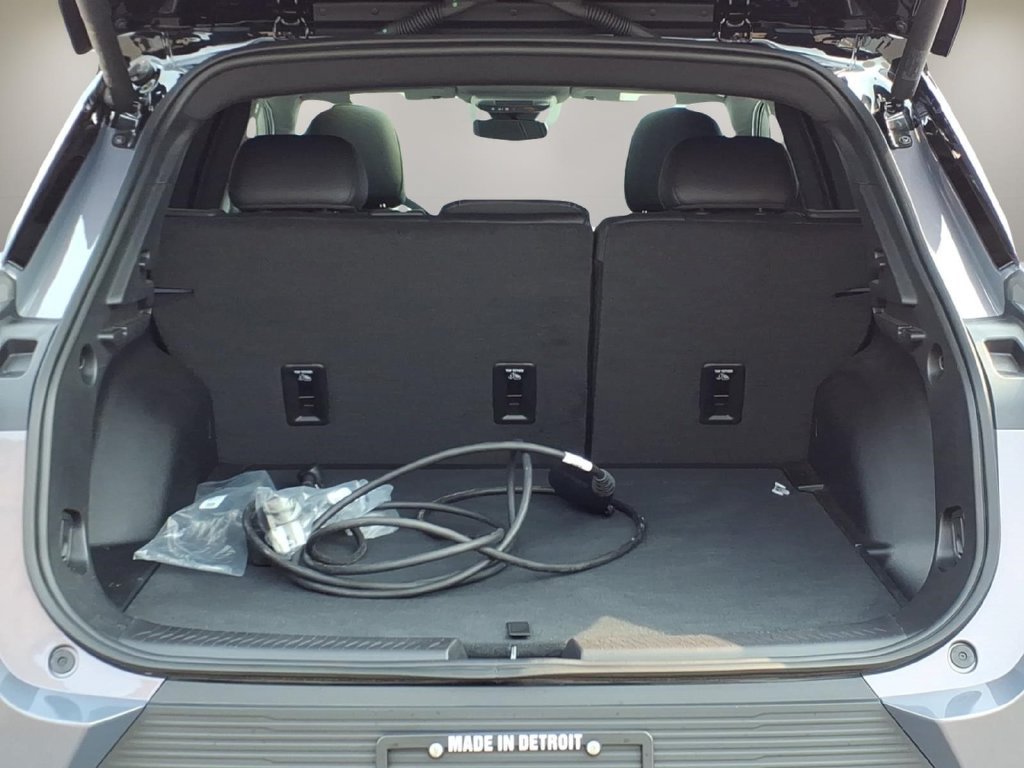 Used 2026 Chevrolet Equinox EV LT FWD image 8