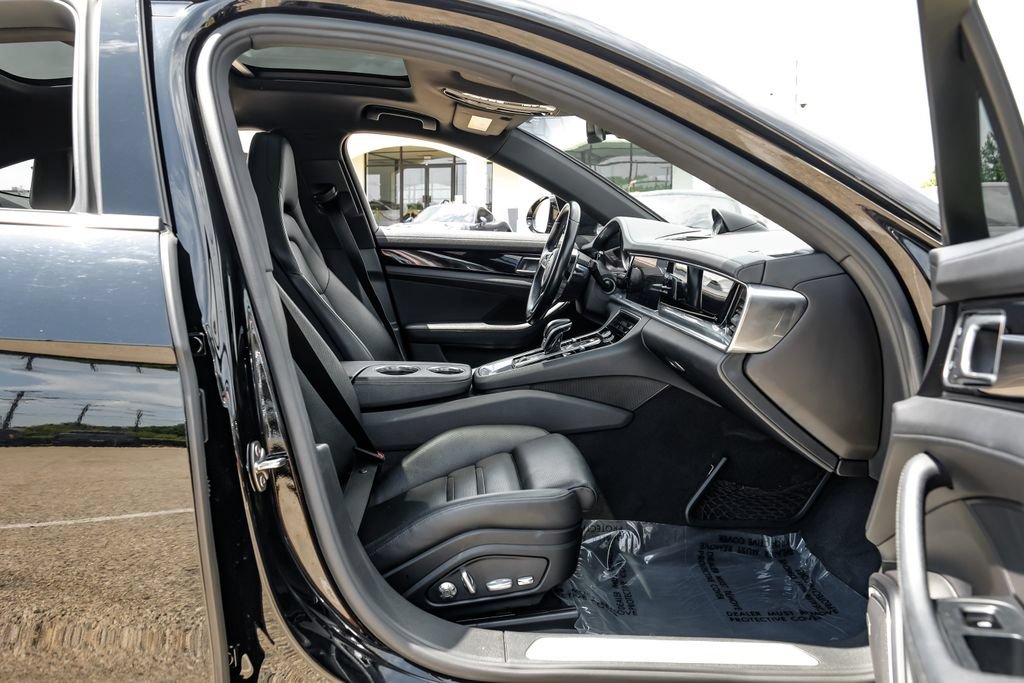 Used 2018 Porsche Panamera 4 AWD/4WD image 35