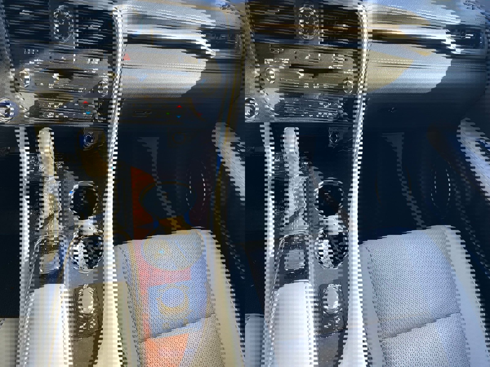 Used 2016 Lexus RX 450h AWD image 35