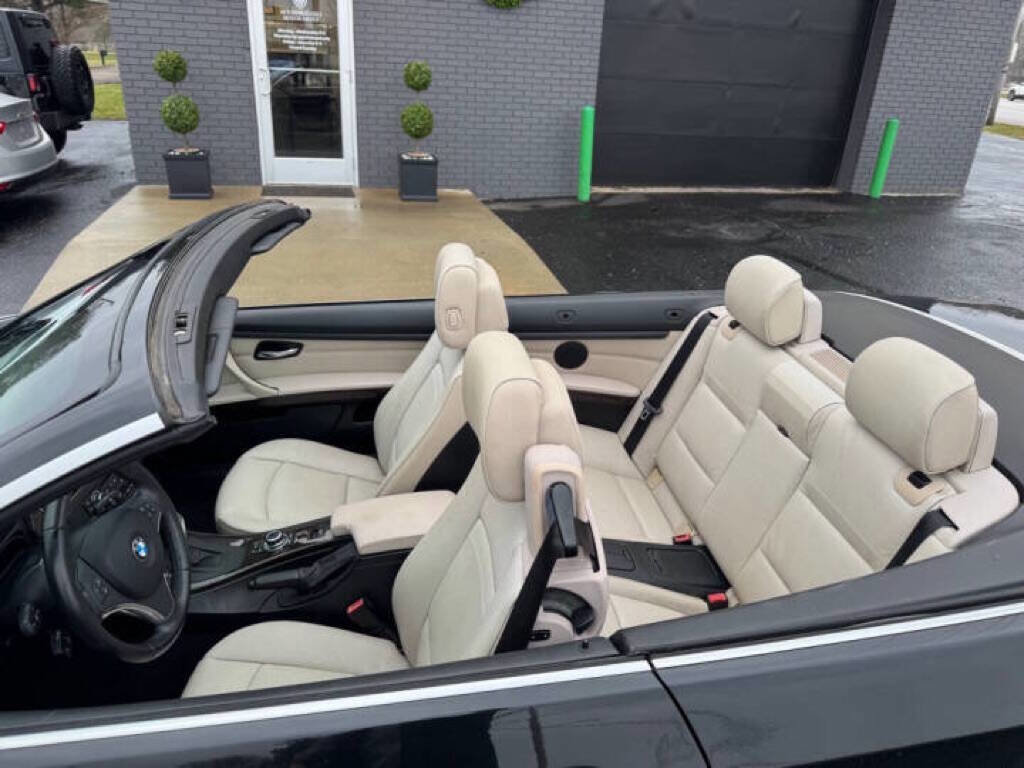 Used 2012 BMW 328i Convertible image 19