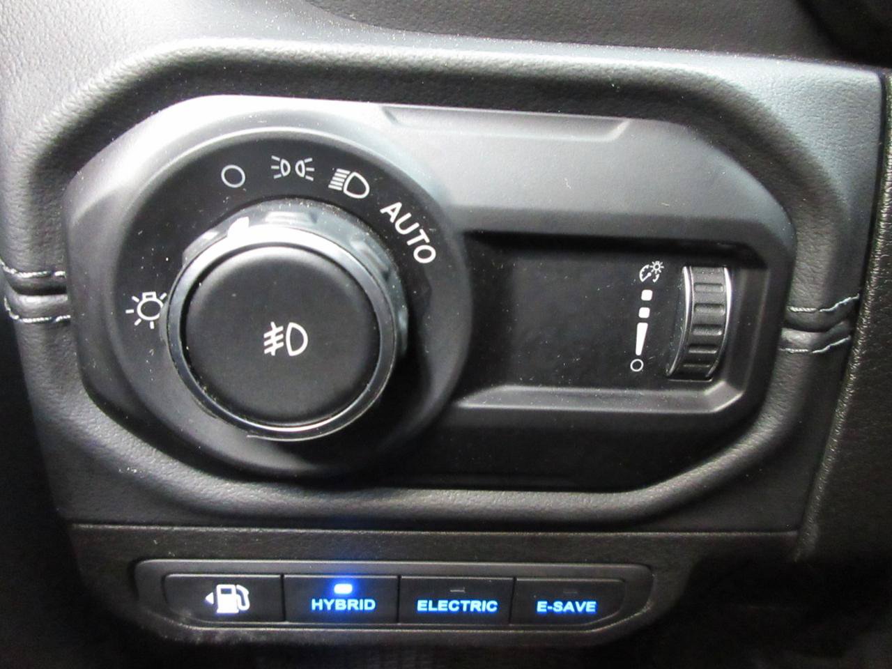 Used 2024 Jeep Wrangler Unlimited Sahara w/ Technology Group AWD/4WD image 14