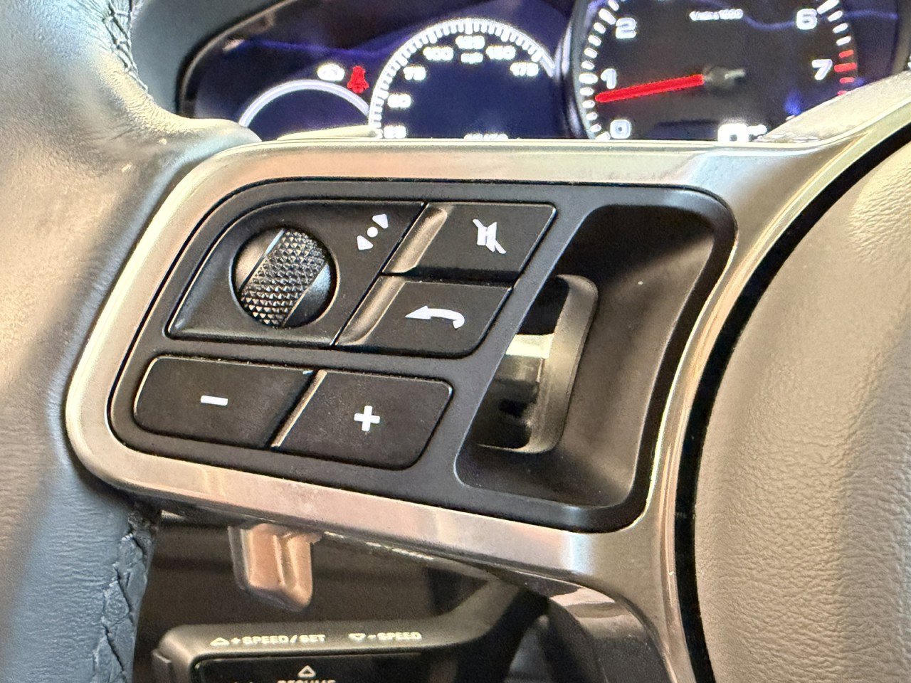 Used 2023 Porsche Cayenne Platinum Edition AWD/4WD image 12
