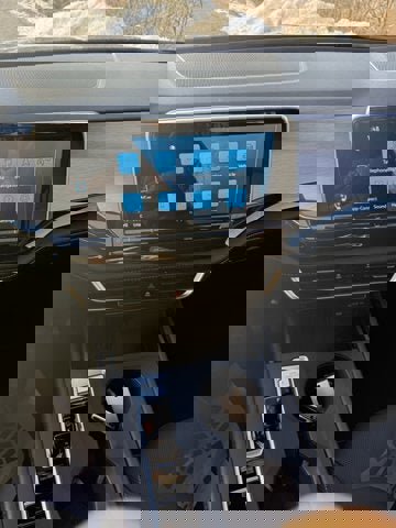 Certified 2025 Volkswagen Atlas Cross Sport SE image 21