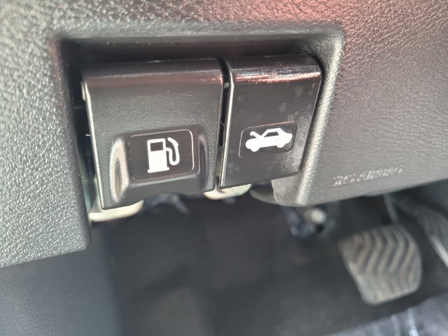 Certified 2024 Nissan Versa SR w/ Trunk Package FWD image 19
