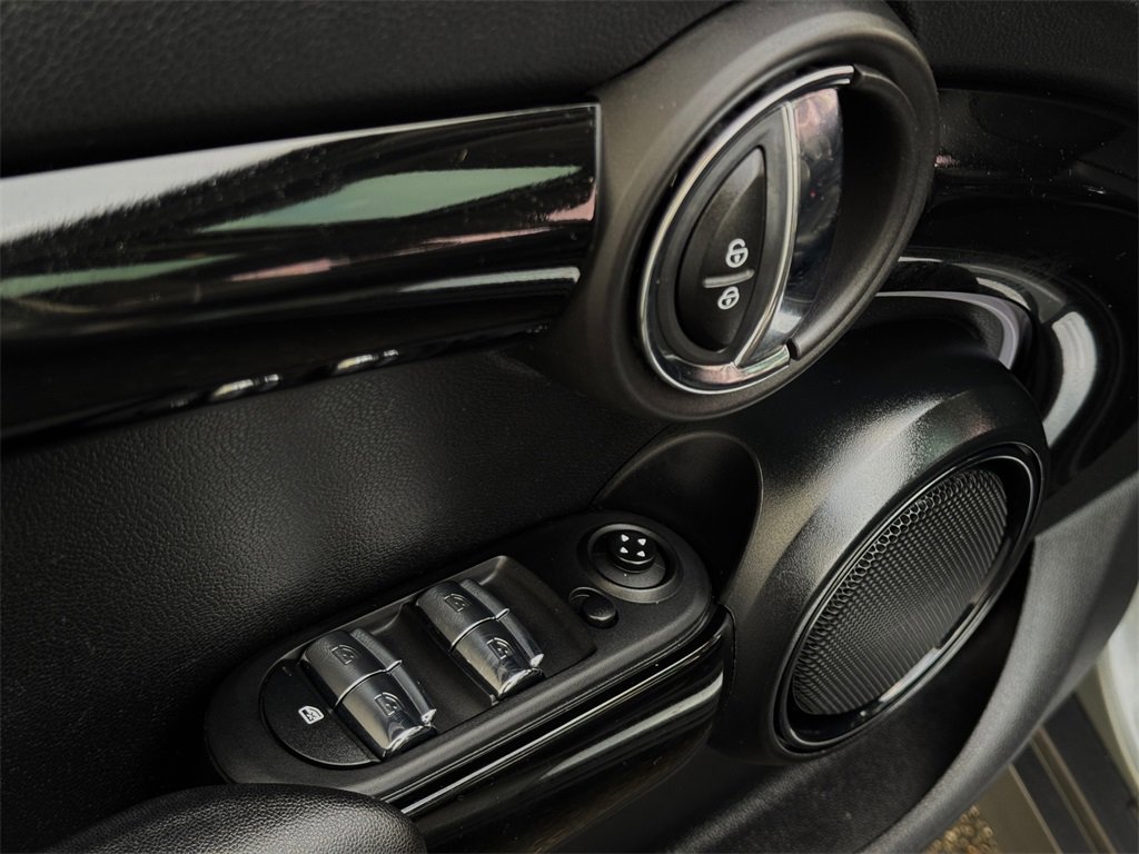 Used 2022 MINI Cooper S image 11