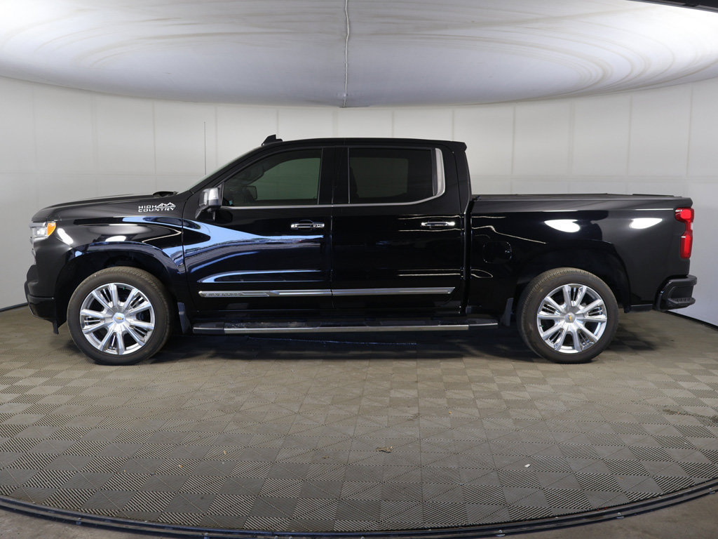 Used 2024 Chevrolet Silverado 1500 High Country w/ High Country Premium Package AWD/4WD image 17