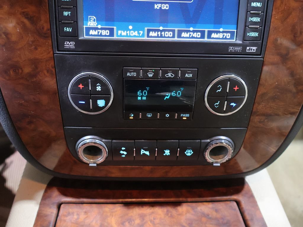 Used 2007 Chevrolet Tahoe LTZ w/ LTZ Preferred Equipment Group AWD/4WD image 25