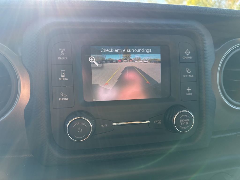 Used 2021 Jeep Gladiator Willys image 25