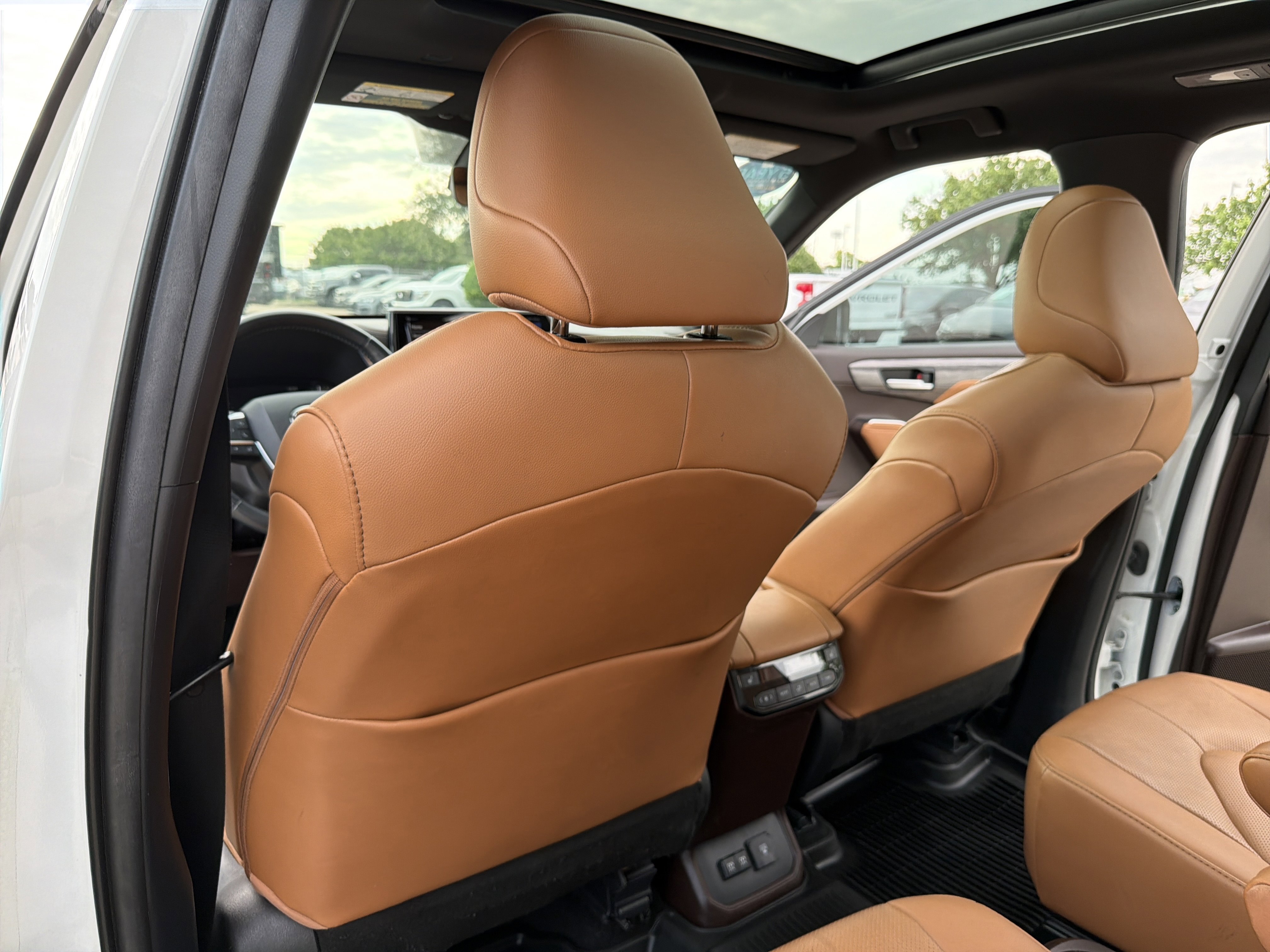 Used 2020 Toyota Highlander Platinum FWD image 29