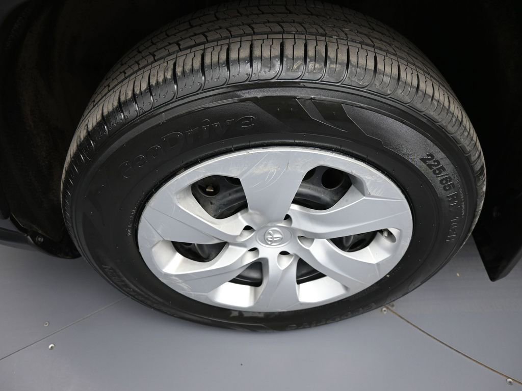 Certified 2022 Toyota RAV4 LE image 14