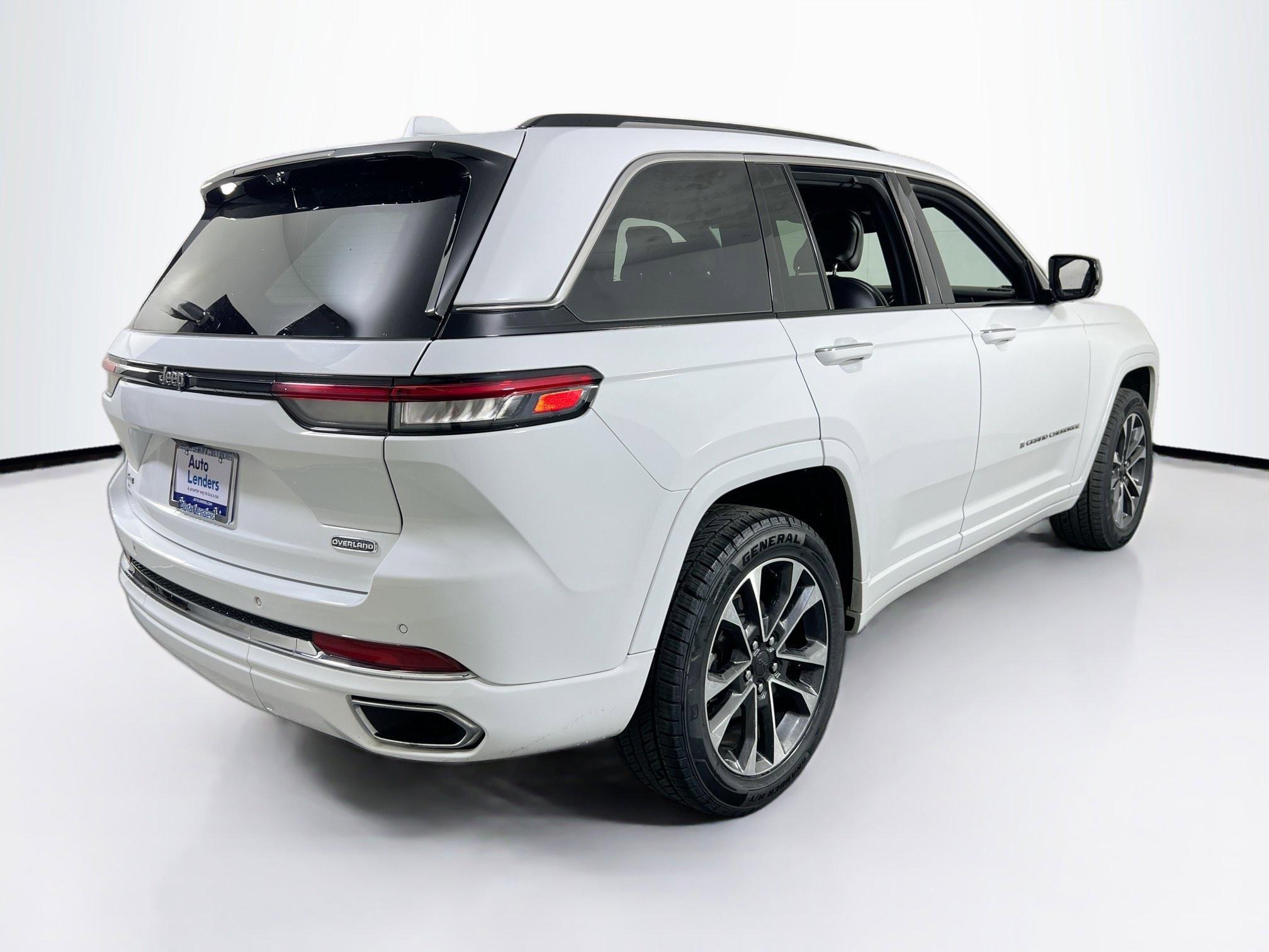 Used 2022 Jeep Grand Cherokee Overland w/ Luxury Tech Group IV AWD/4WD image 5