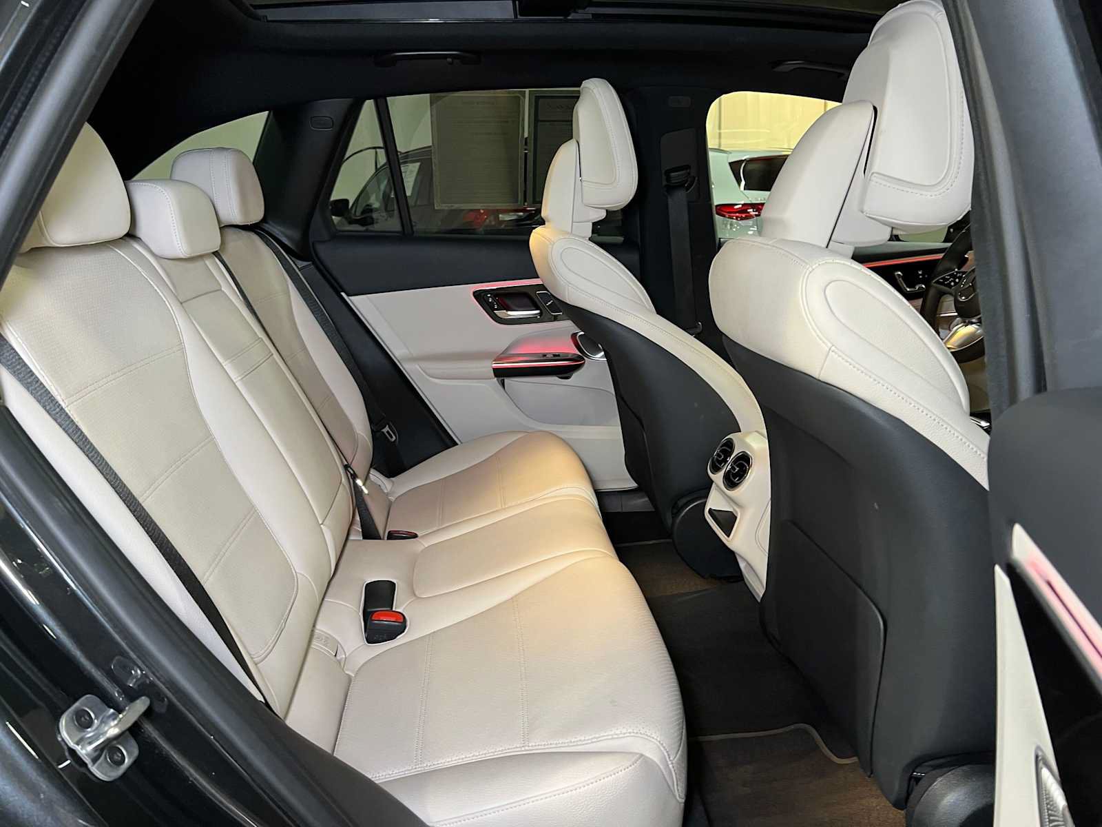 Used 2026 Mercedes-Benz GLC 300 4MATIC image 13