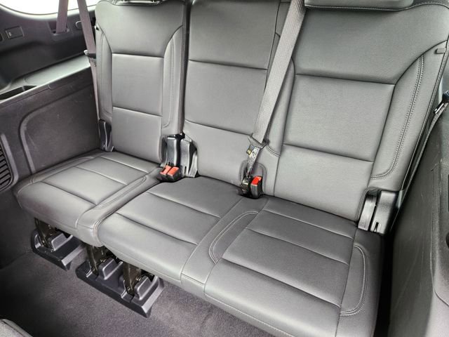 Used 2025 Chevrolet Suburban Z71 AWD/4WD image 13
