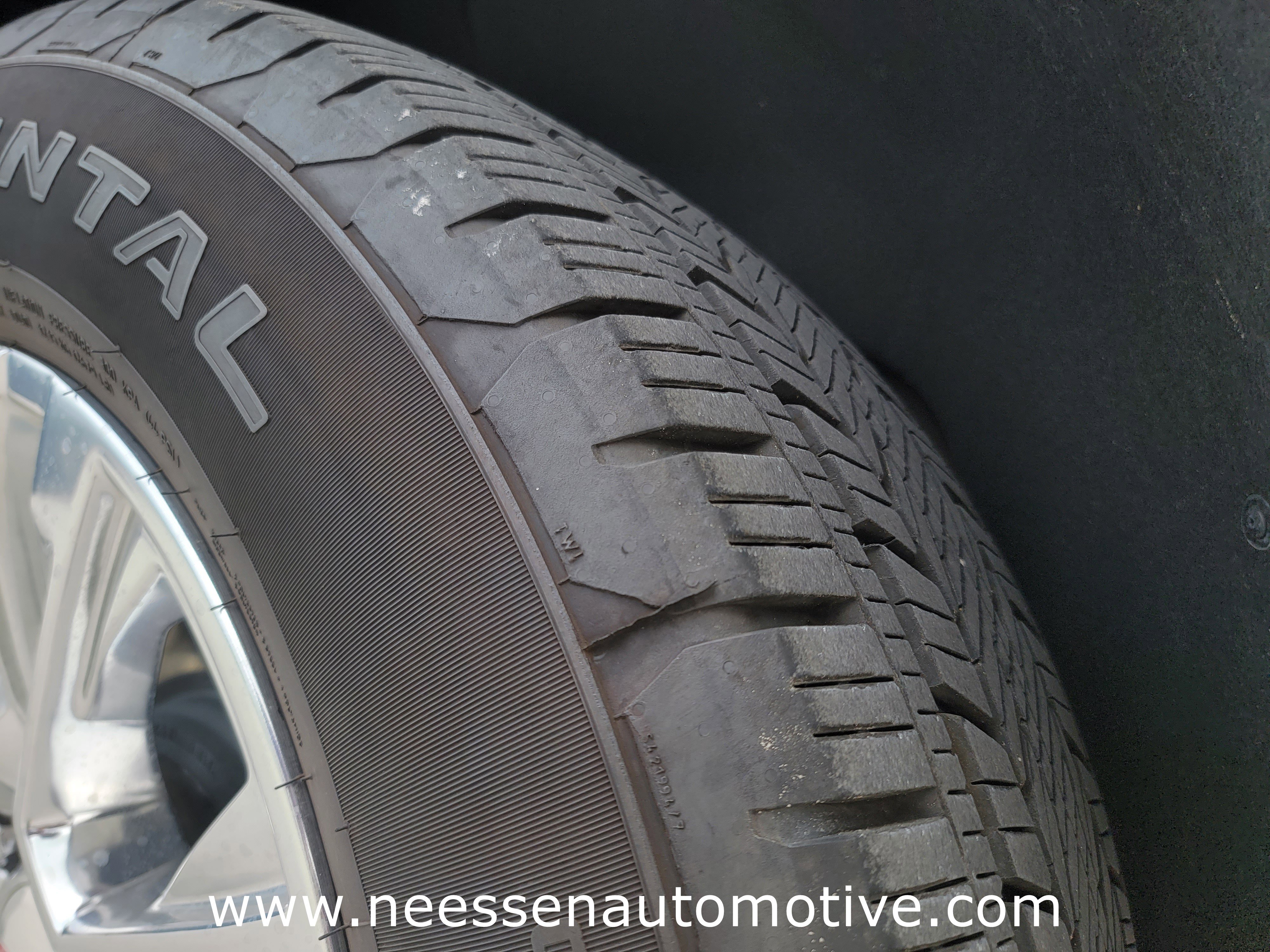 Used 2025 GMC Yukon Denali AWD/4WD image 35