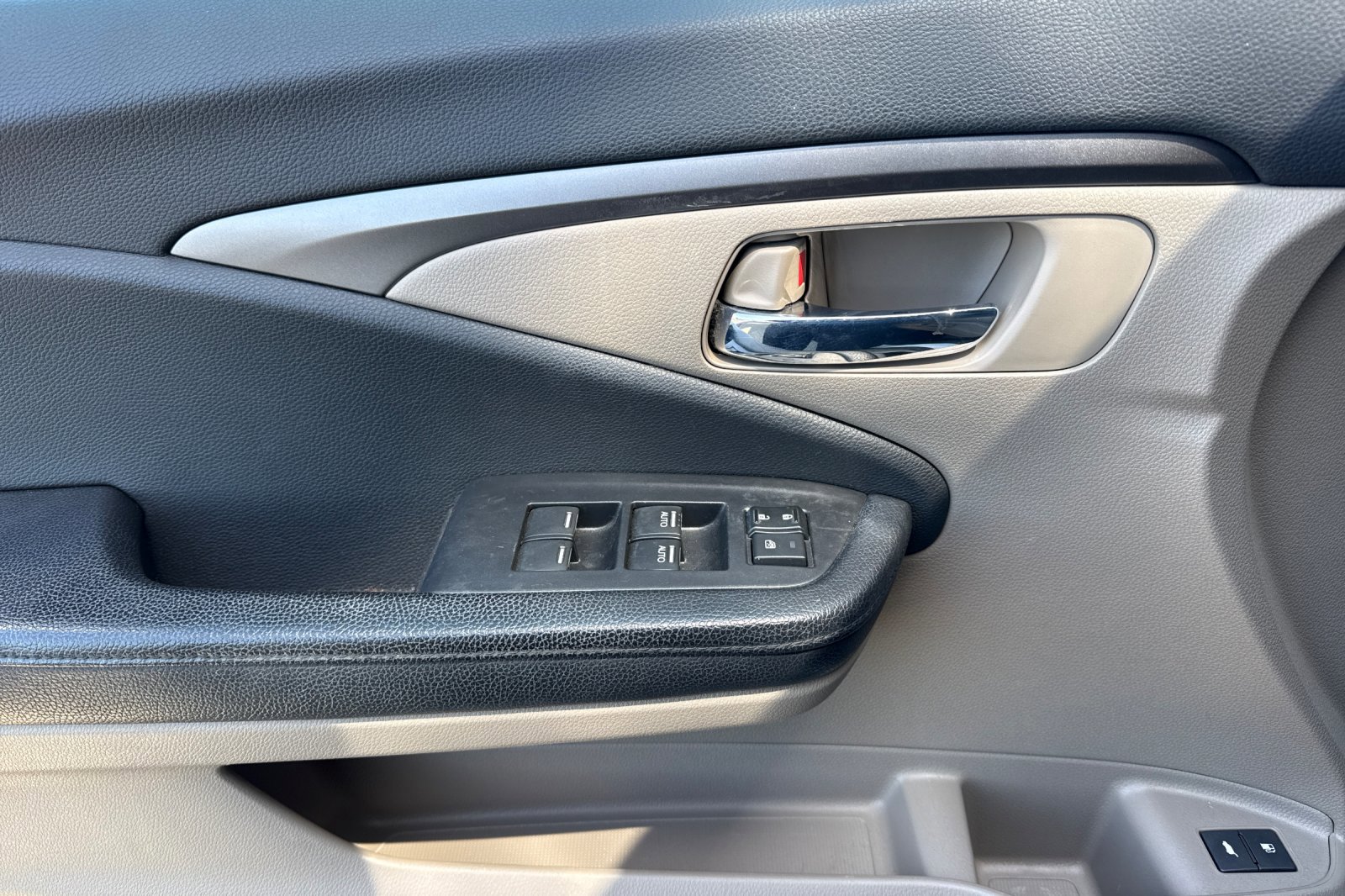 Used 2018 Honda Pilot EX-L image 12