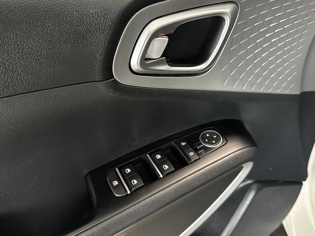 Used 2022 Kia Soul LX w/ Technology Package image 22