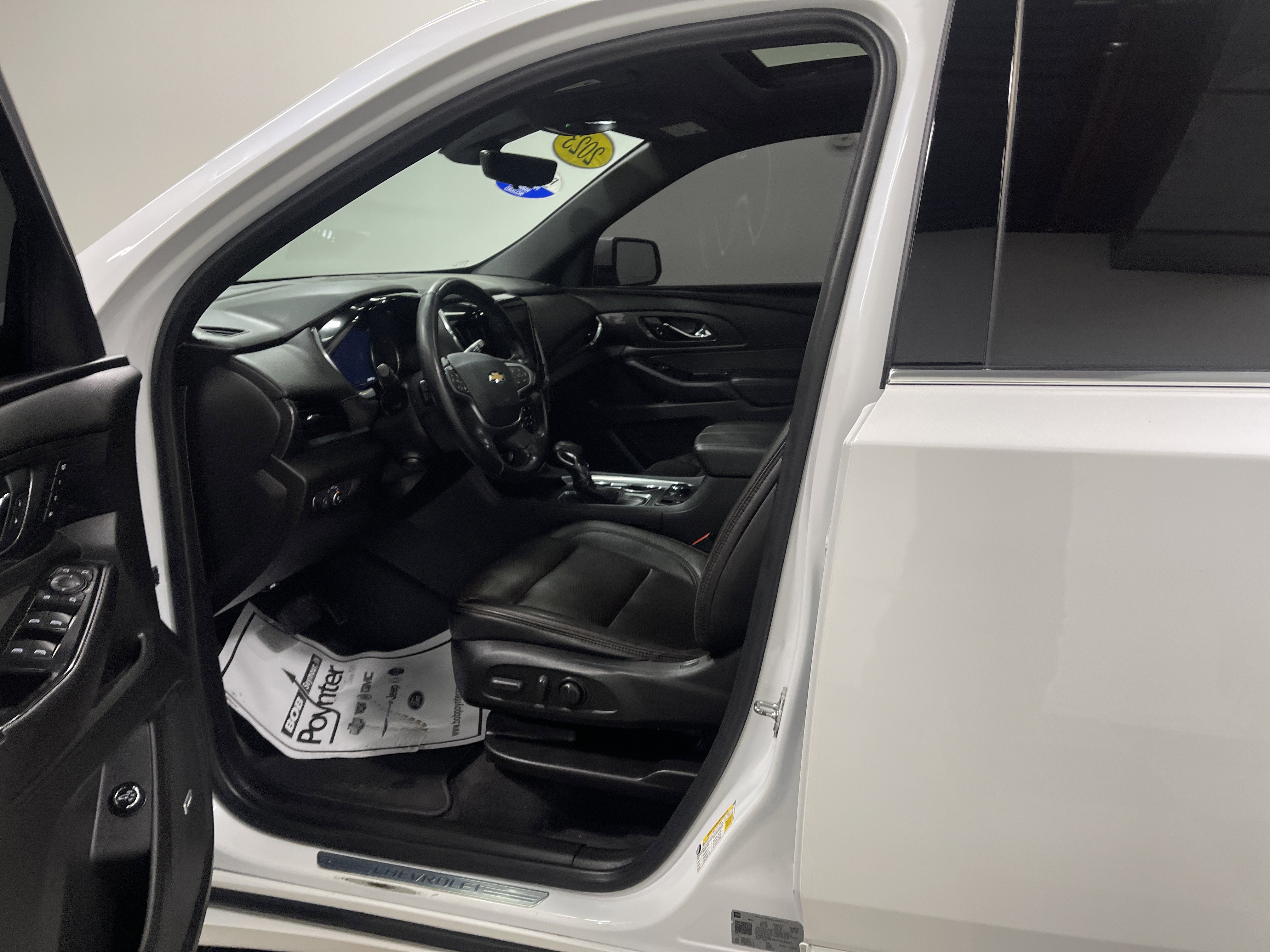 Used 2023 Chevrolet Traverse High Country image 9