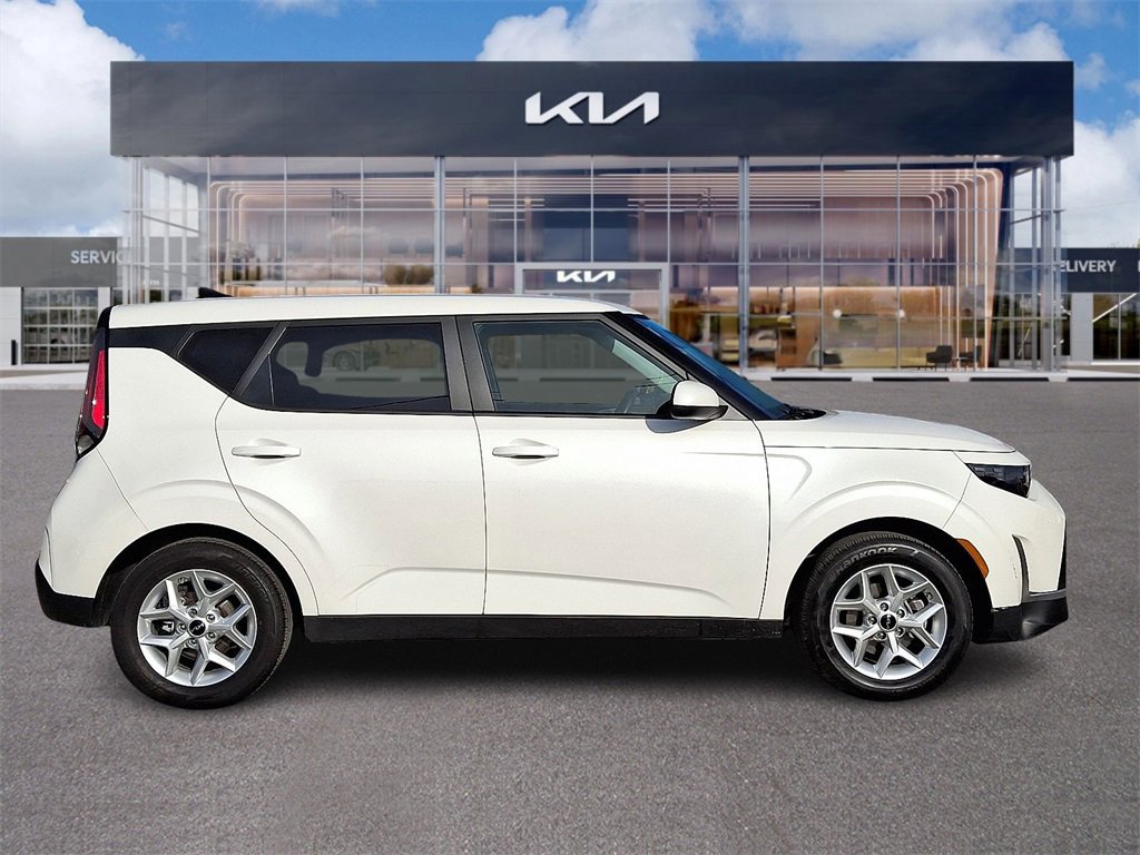 Certified 2023 Kia Soul LX w/ LX Technology Package image 7