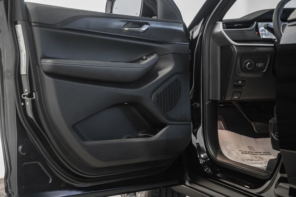 New 2025 Jeep Grand Cherokee Altitude image 36