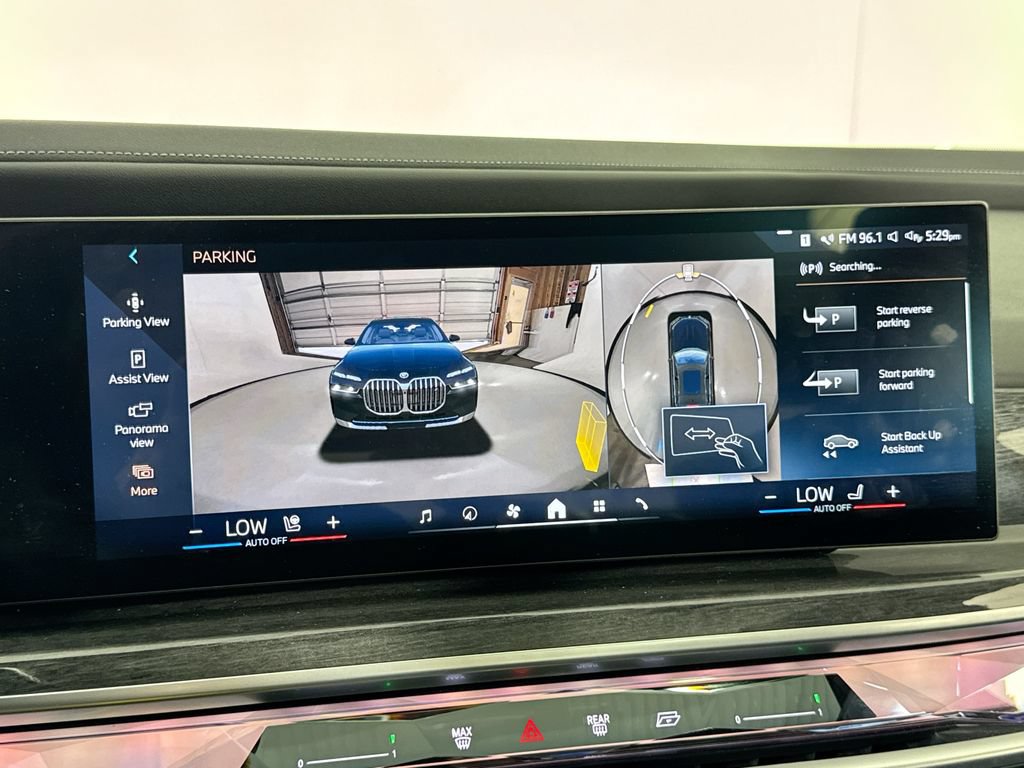 Used 2023 BMW i7 xDrive60 AWD/4WD image 36