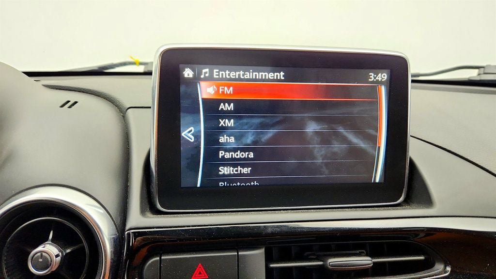 Used 2018 FIAT 124 Spider Lusso w/ Navigation & Sound Group RWD image 19